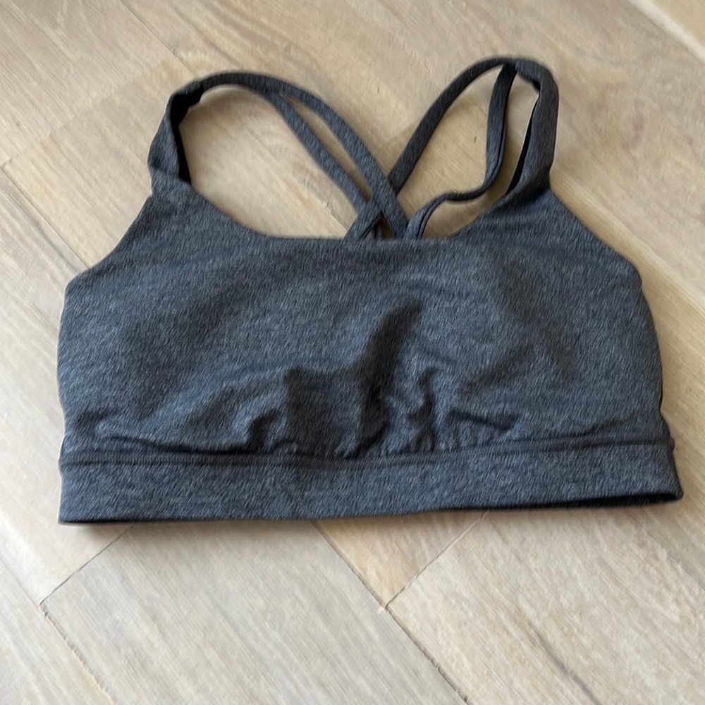 Lululemon sport bra like new, size 6
